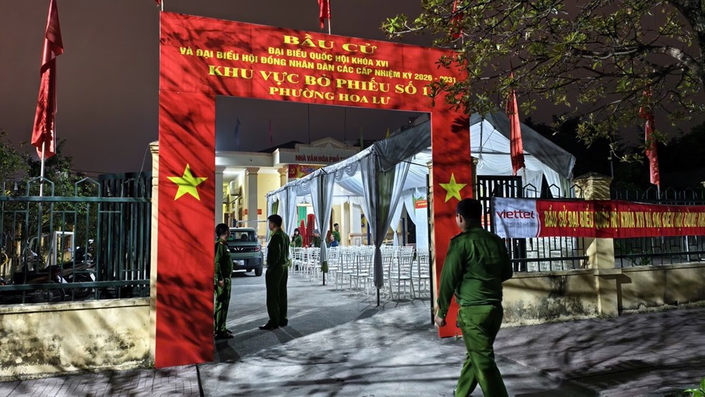 Tuần tra xuyên đêm đảm bảo an ninh trật tự trước ngày bầu cử - ảnh 2