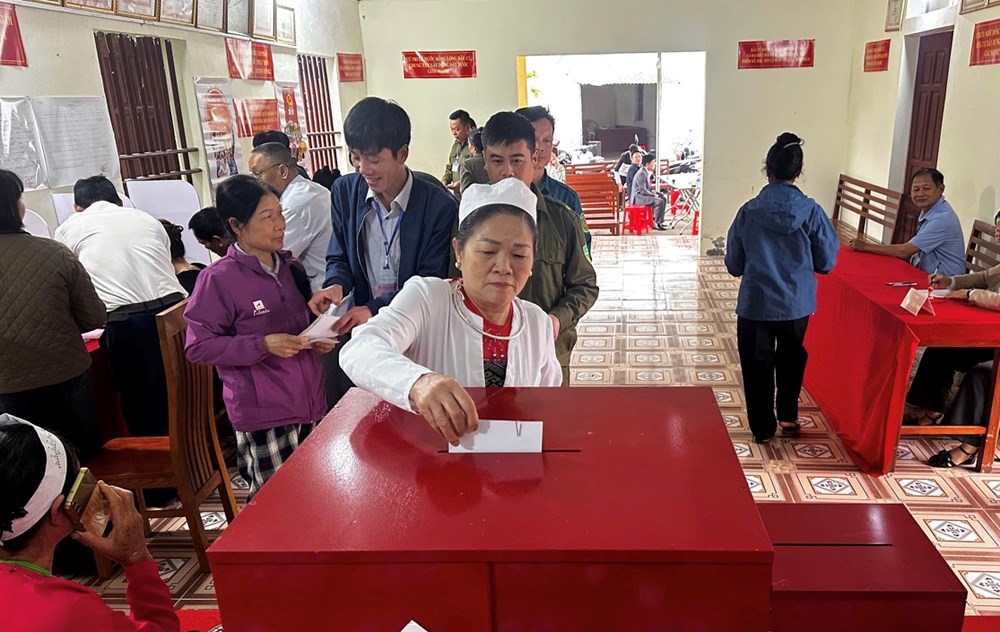 Hơn 3 triệu cử tri tỉnh Ninh Bình nô nức đi bầu cử - ảnh 2