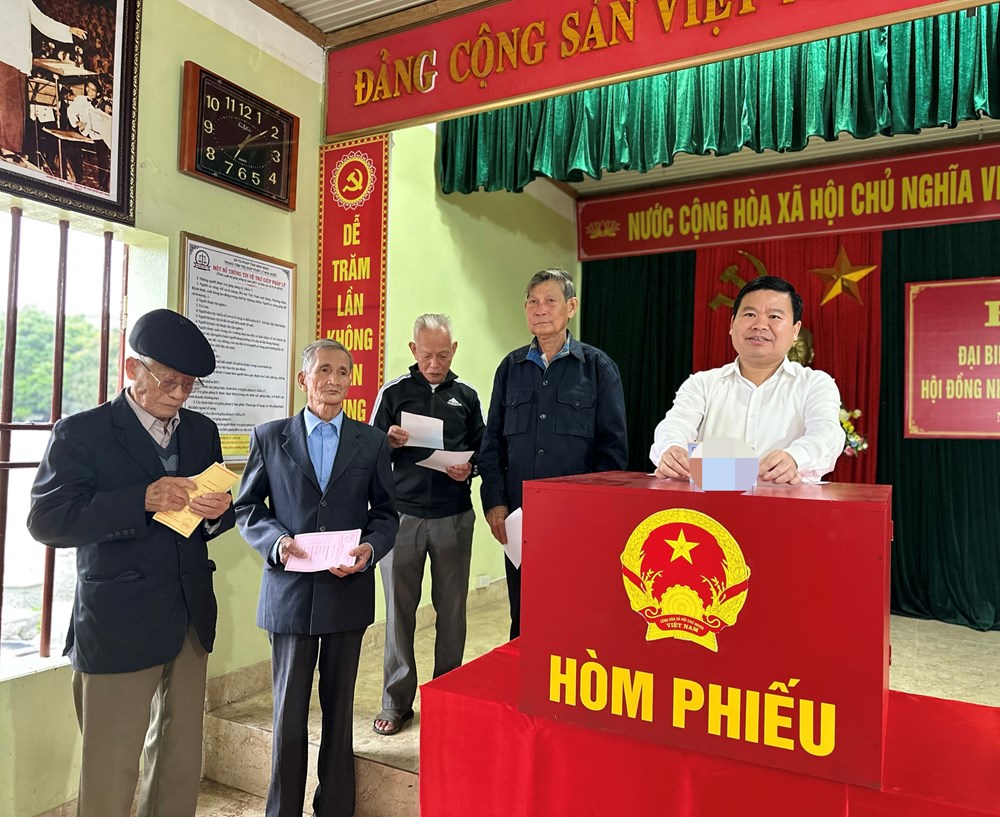 Hơn 3 triệu cử tri tỉnh Ninh Bình nô nức đi bầu cử - ảnh 4