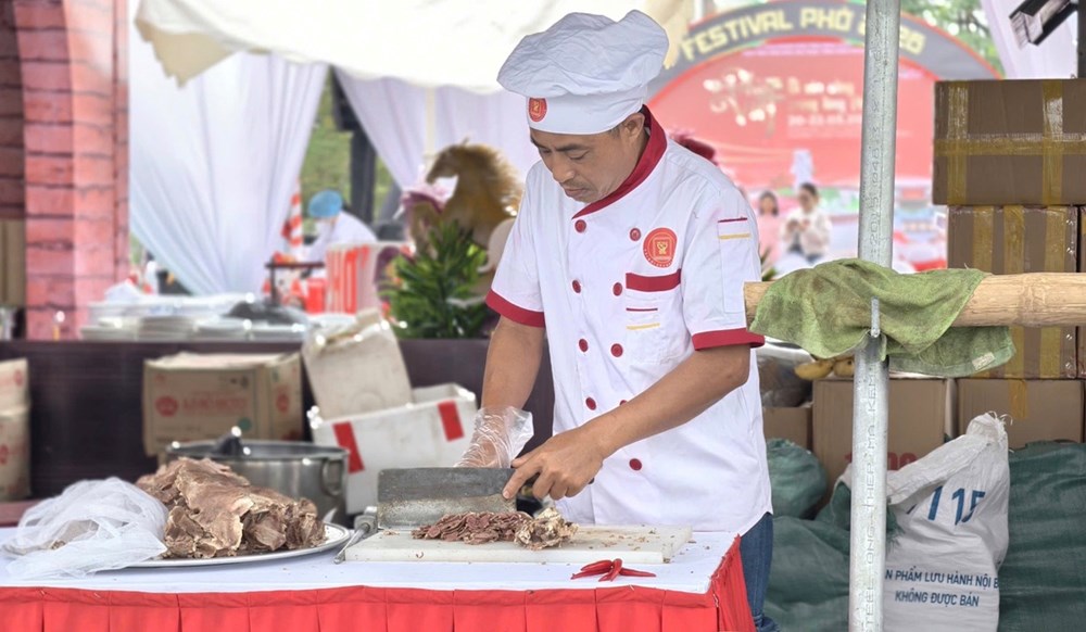 Hàng nghìn người đổ về Festival Phở ở Ninh Bình - ảnh 2