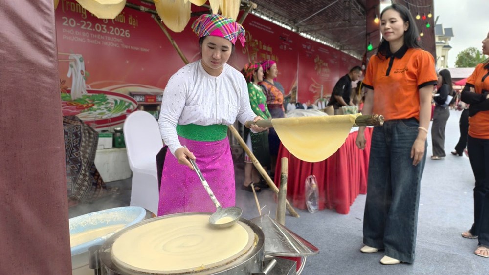 Hàng nghìn người đổ về Festival Phở ở Ninh Bình - ảnh 3