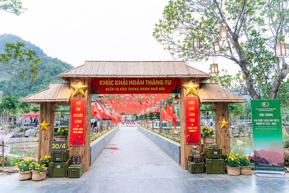 Thung Nham “khoác áo mới”: Bản giao hưởng sắc màu mừng đại lễ - ảnh 1