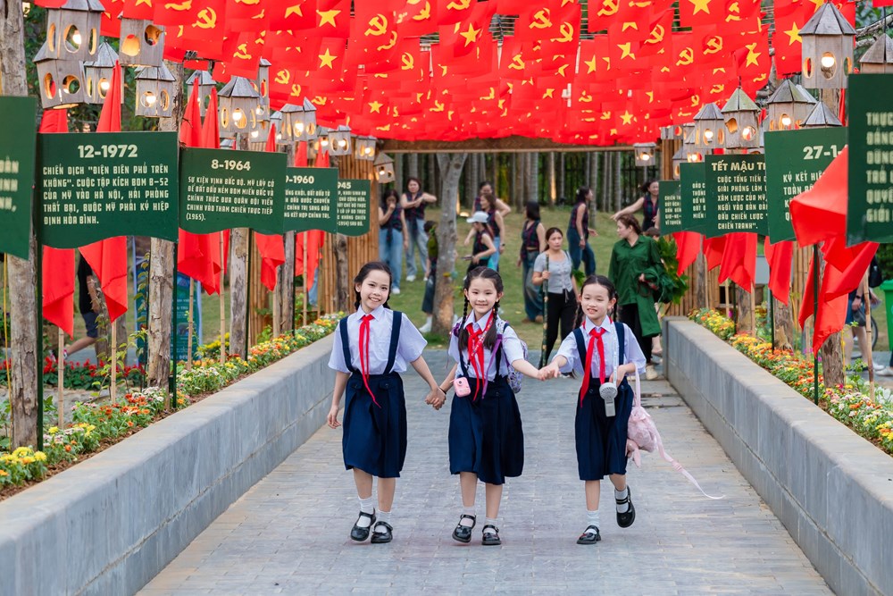 Thung Nham “khoác áo mới”: Bản giao hưởng sắc màu mừng đại lễ - ảnh 6