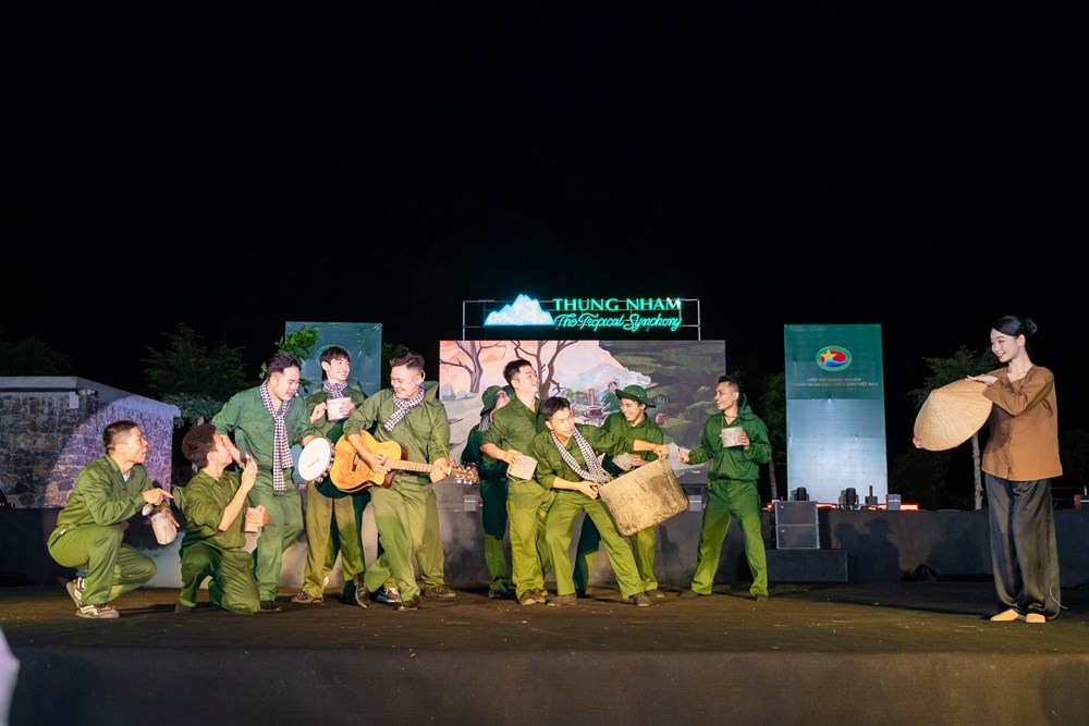 Thung Nham “khoác áo mới”: Bản giao hưởng sắc màu mừng đại lễ - ảnh 7