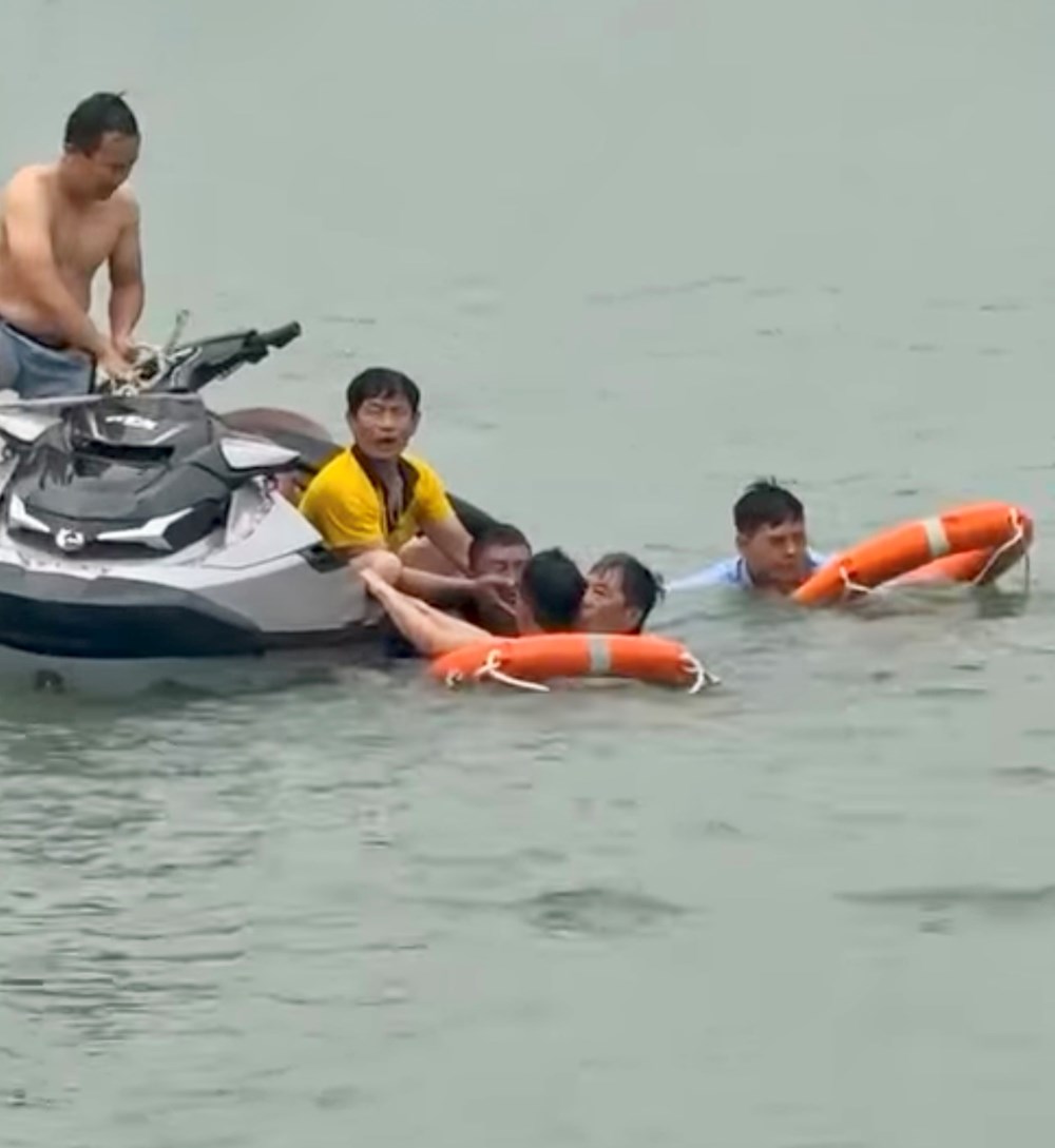 Màn trình diễn flyboard gặp sự cố tai nạn ở Ninh Bình - ảnh 2