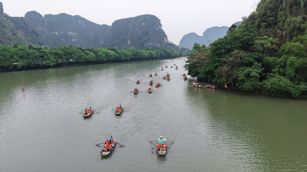 Ninh Bình đón trên 2,7 triệu lượt khách dịp giỗ Tổ và 30.4 – 1.5 - ảnh 2
