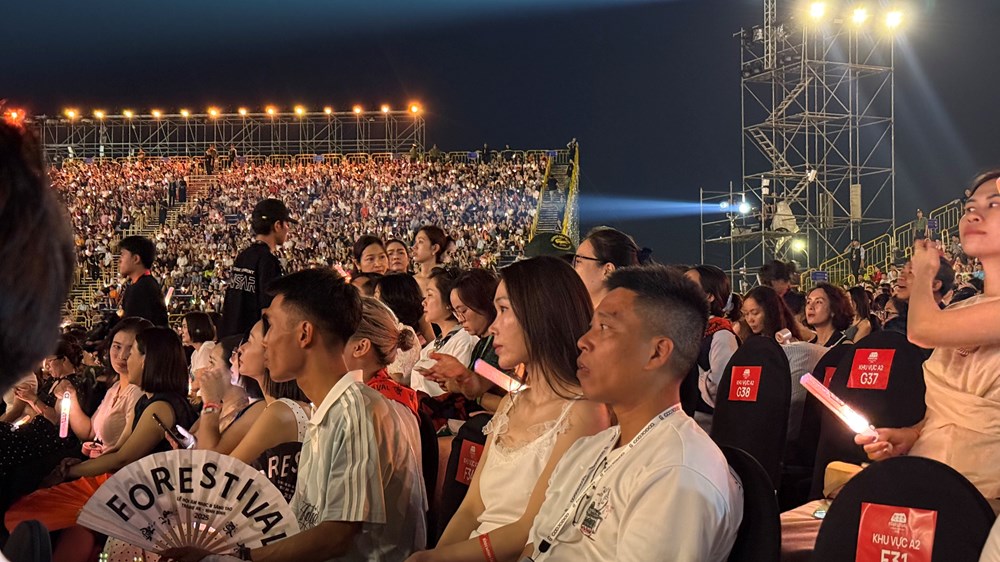 Ninh Bình: “Biển người” chật kín khán đài Forestival 2026 - ảnh 2