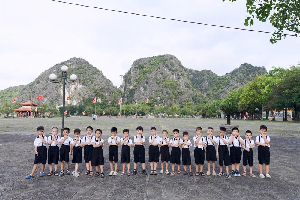 Những du khách nhí “xông đất” Cố đô Hoa Lư ngày Quốc tế Thiếu nhi - ảnh 3