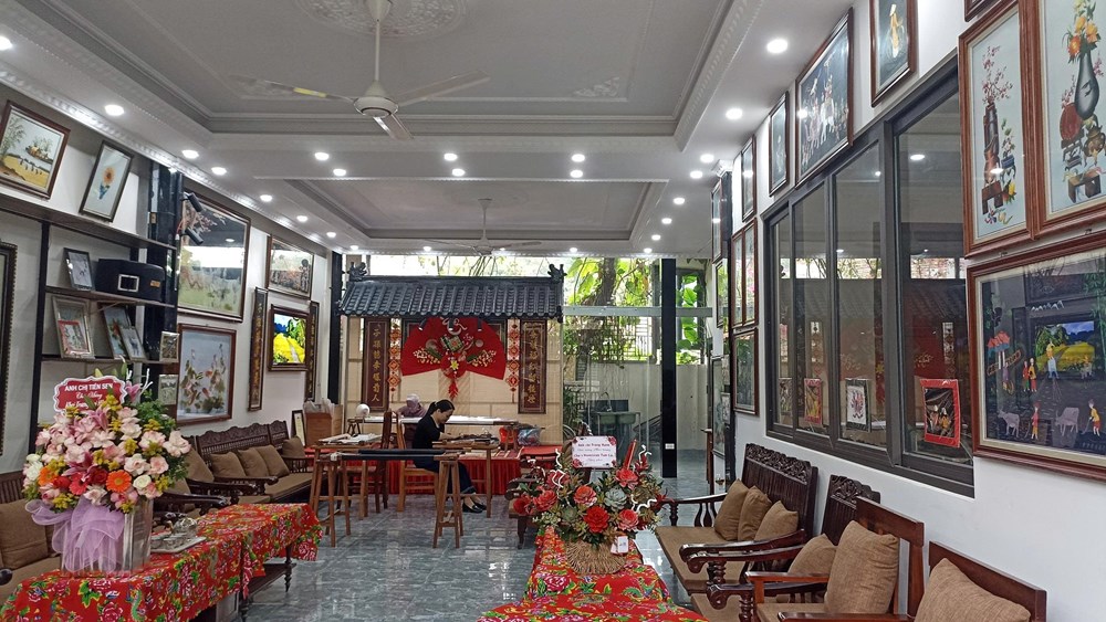 Người dành cả đời gìn giữ nghề thêu ren Văn Lâm - ảnh 3