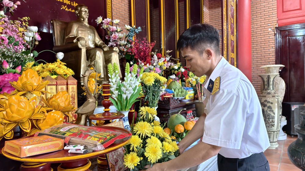 Nhà tưởng niệm Bác Hồ ở Trường Sa: Nơi sáng mãi ngọn lửa cách mạng - ảnh 6