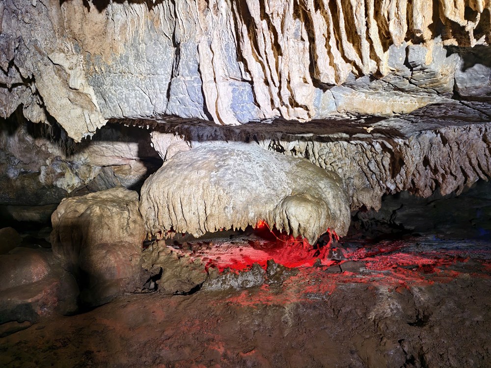 Ninh Bình: Khám phá “dải ngân hà trong động” giữa Di sản Tràng An - ảnh 4