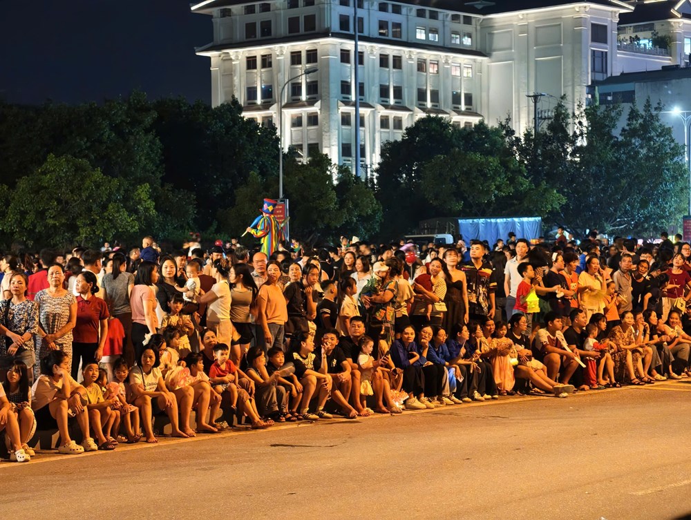 Ninh Bình: Toàn cảnh “biển người” tham dự Trung thu 2026 - ảnh 3