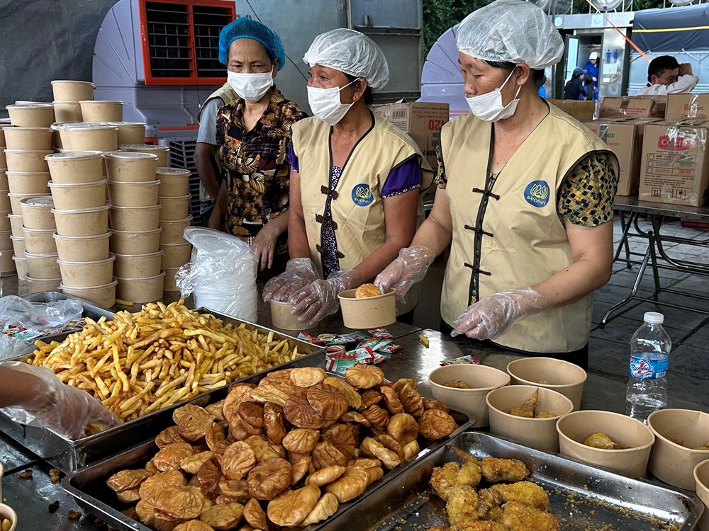 Ninh Bình: Rộn rã Trung thu với 12.000 suất ăn miễn phí cho các em nhỏ - ảnh 3