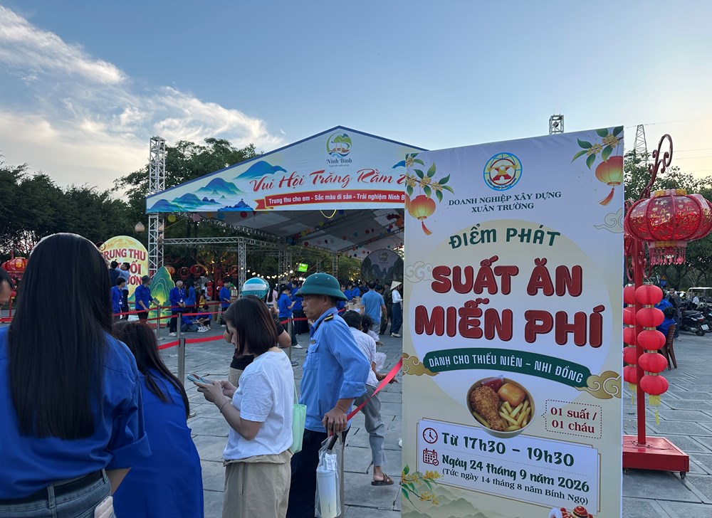Ninh Bình: Rộn rã Trung thu với 12.000 suất ăn miễn phí cho các em nhỏ - ảnh 2
