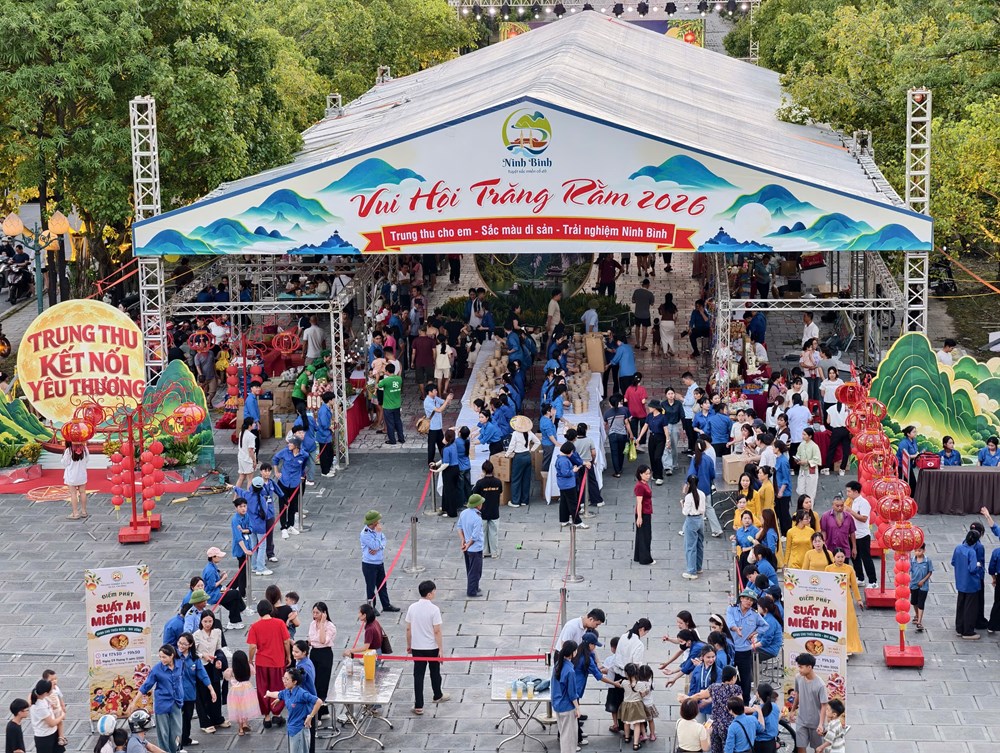 Ninh Bình: Rộn rã Trung thu với 12.000 suất ăn miễn phí cho các em nhỏ - ảnh 1
