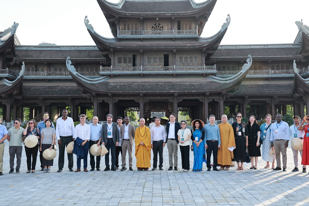 Đoàn đại biểu UNESCO thăm Di tích quốc gia đặc biệt Tam Chúc - ảnh 1