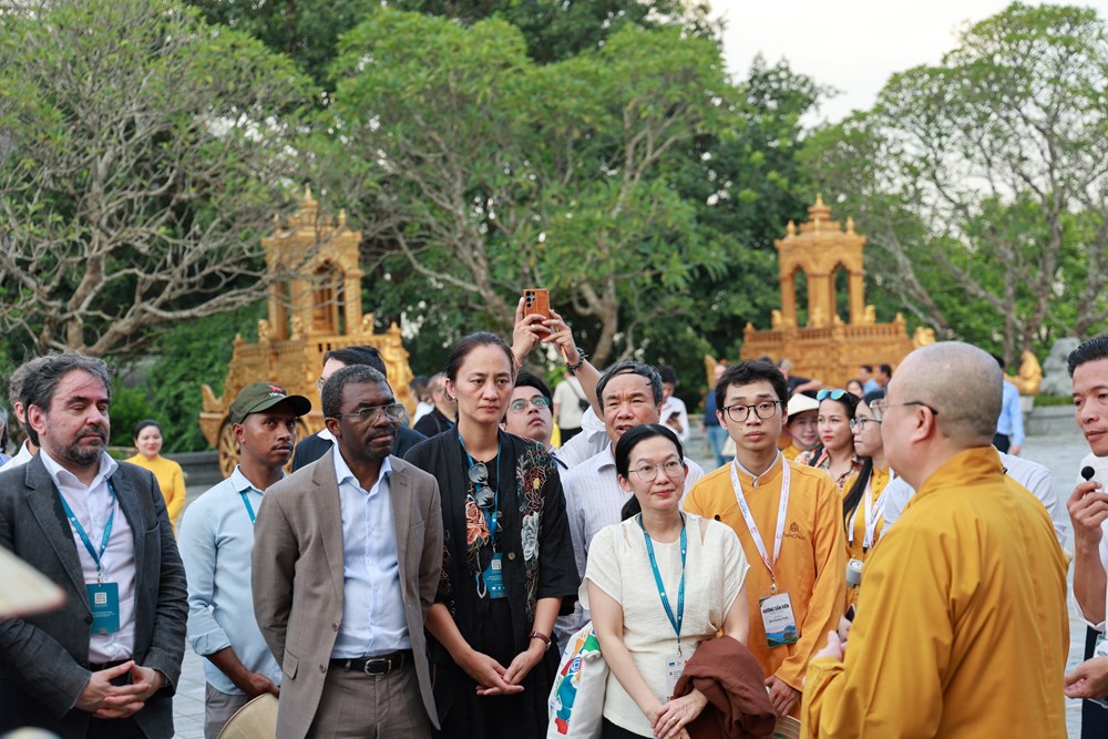 Đoàn đại biểu UNESCO thăm Di tích quốc gia đặc biệt Tam Chúc - ảnh 4