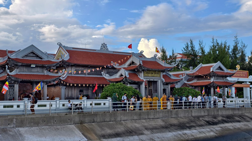 Tiếng chuông ở Trường Sa: Thanh âm khẳng định chủ quyền thiêng liêng của Tổ quốc - ảnh 1