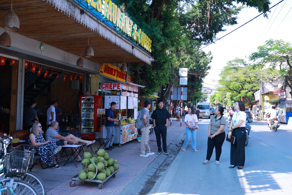 Ninh Bình: Thành lập Tổ công tác kiểm tra, xử lý biển quảng cáo tiếng nước ngoài - ảnh 1