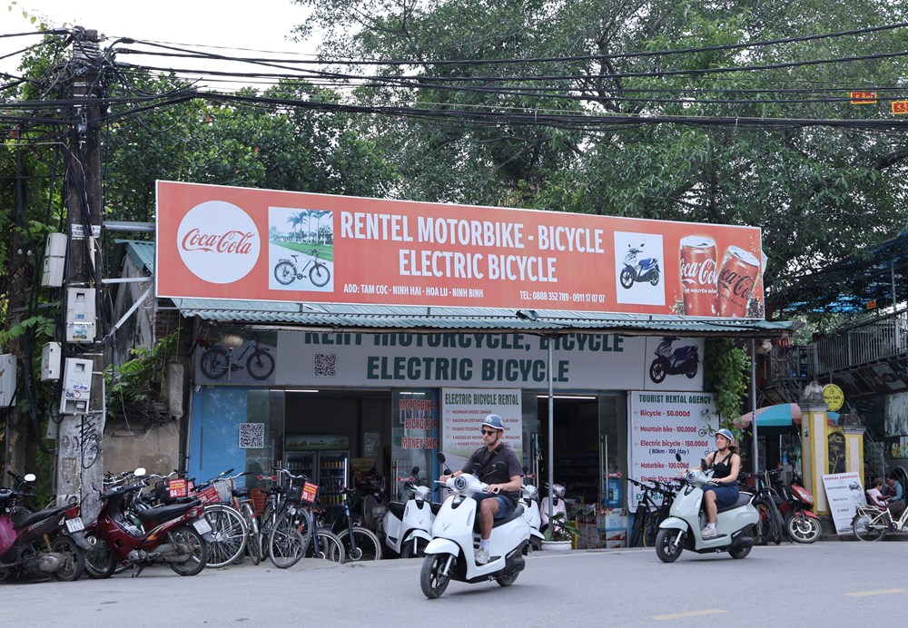 Ninh Bình: Thành lập Tổ công tác kiểm tra, xử lý biển quảng cáo tiếng nước ngoài - ảnh 6