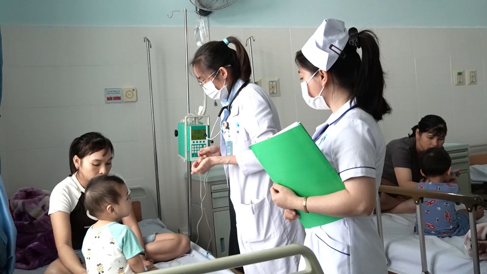 Tăng cao bệnh nhi mắc bệnh hô hấp, rối loạn tiêu hóa - ảnh 1