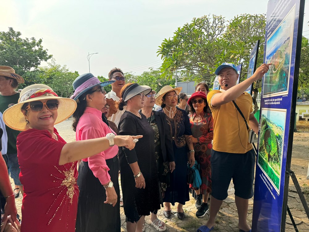 Triển lãm trưng bày gần 200 hiện vật, hình ảnh, tư liệu văn hóa biển, đảo - ảnh 3