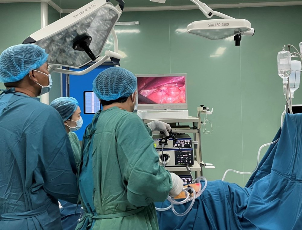 Cứu sống một trường hợp trẻ thủng dạ dày - ảnh 1