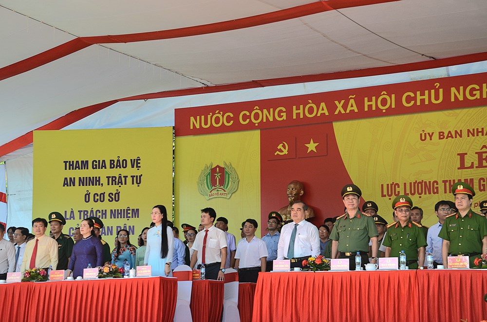 Quảng Ngãi ra mắt lực lượng tham gia bảo vệ an ninh, trật tự ở cơ sở - ảnh 1