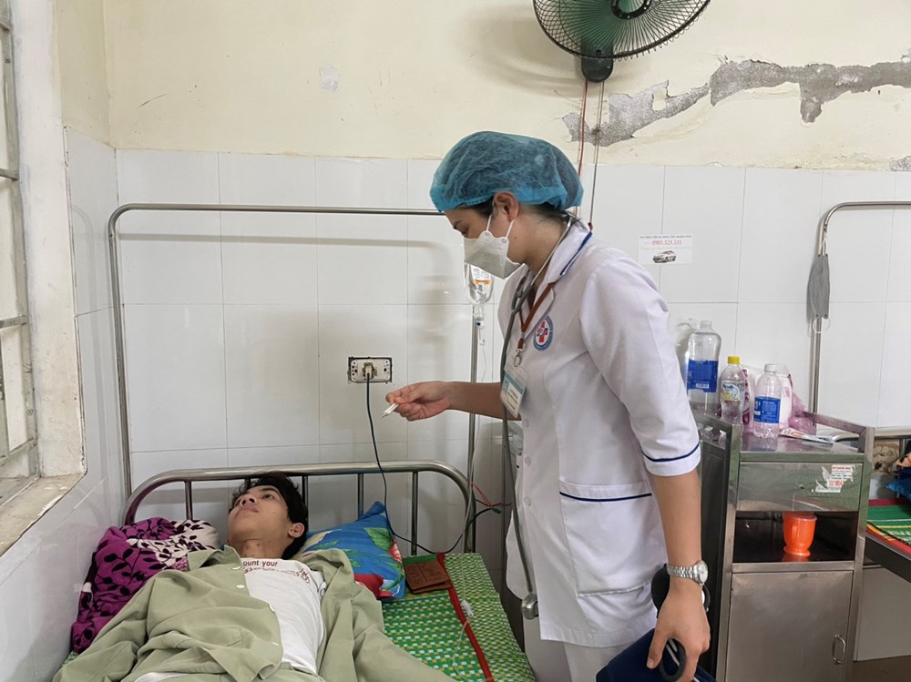 Phạt chủ tiệm bánh mì khiến 6 người ngộ độc hơn 80 triệu đồng - ảnh 1