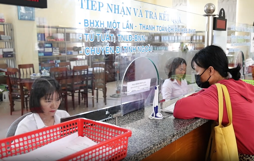 Người lao động ồ ạt rút BHXH một lần - ảnh 2