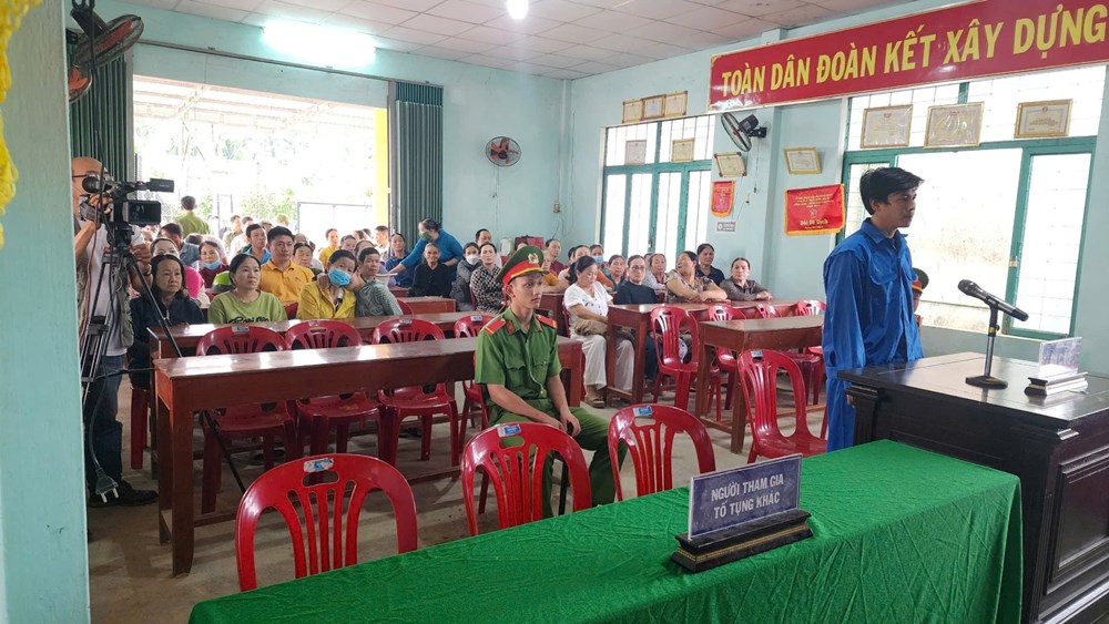 Hành hung Cảnh sát giao thông, nam thanh niên bị phạt 15 tháng tù - ảnh 1