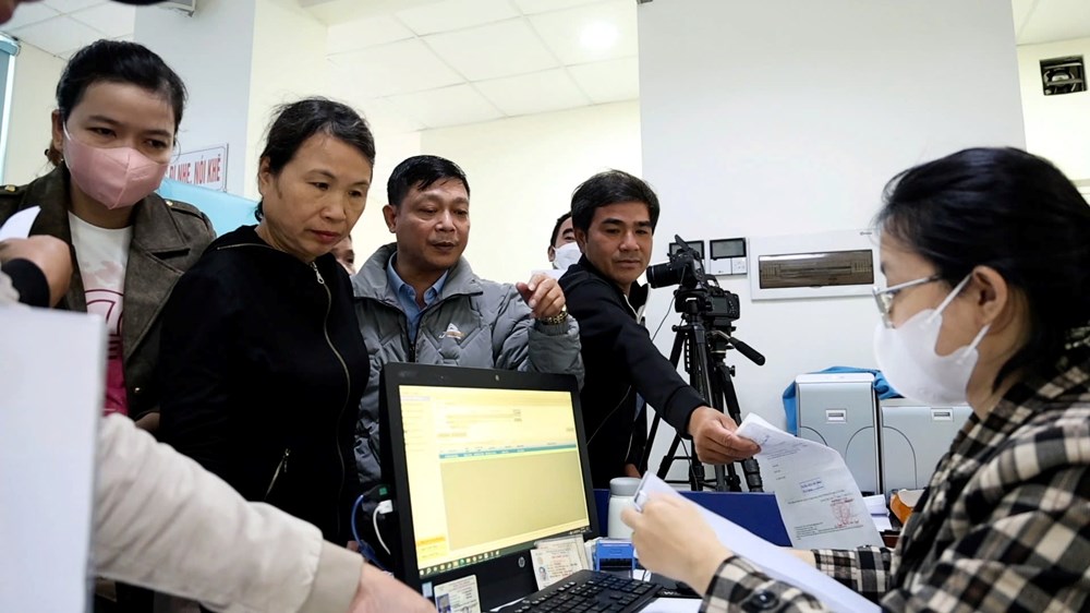 Khuyến cáo người dân không đổ xô đi đổi giấy phép lái xe - ảnh 1