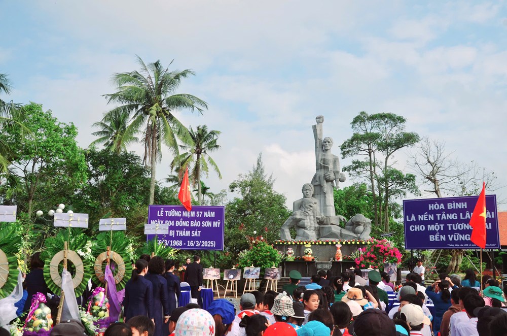 Dâng hương tưởng niệm 57 năm ngày 504 thường dân Sơn Mỹ bị thảm sát - ảnh 1
