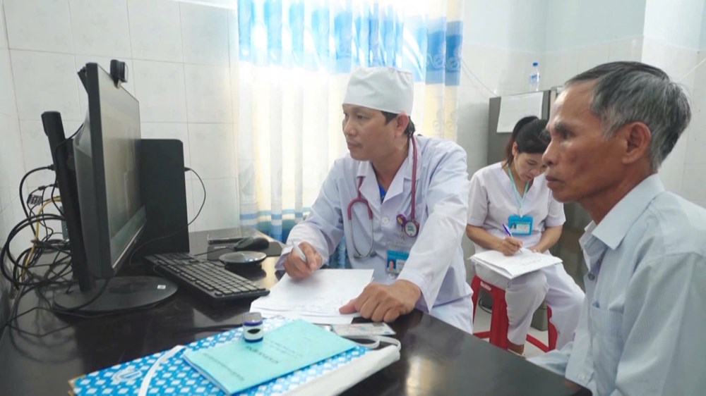 Chăm sóc sức khỏe nhân dân từ tuyến y tế cơ sở - ảnh 1