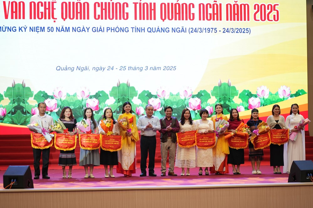 Sôi nổi Liên hoan Văn nghệ quần chúng tỉnh Quảng Ngãi - ảnh 1