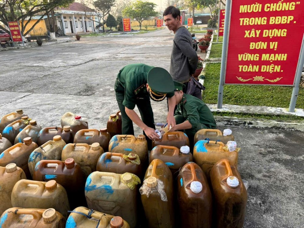 Phát hiện, tạm giữ 1.000 lít dầu D.O không rõ nguồn gốc - ảnh 1