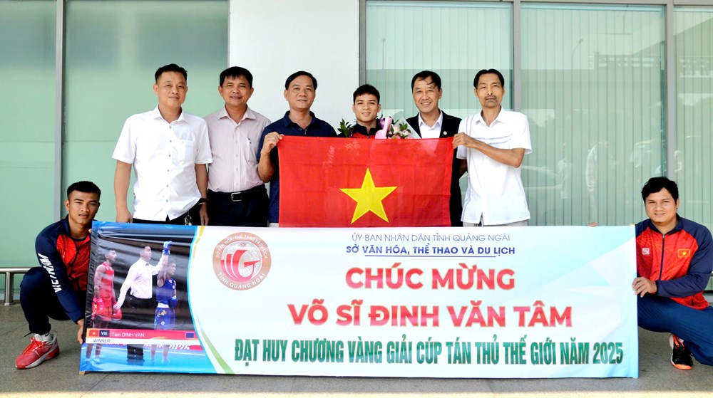 Đón VĐV Đinh Văn Tâm đoạt Huy chương Vàng Giải Cúp tán thủ thế giới 2025 - ảnh 1
