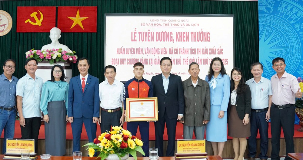 Trao Bằng khen VĐV Đinh Văn Tâm đoạt HCV tại Giải Cúp tán thủ thế giới 2025 - ảnh 3
