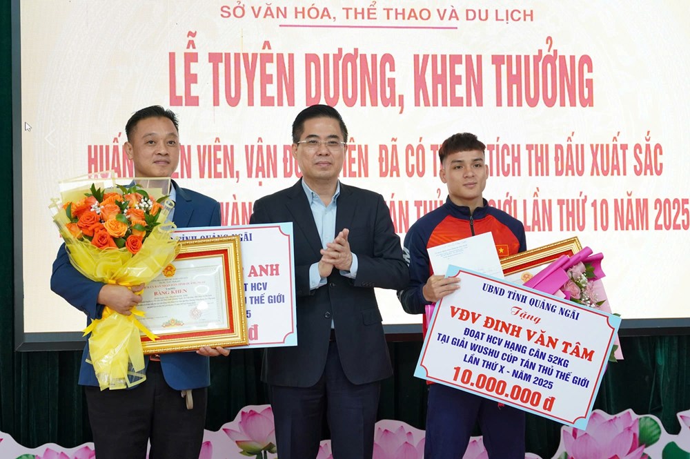 Trao Bằng khen VĐV Đinh Văn Tâm đoạt HCV tại Giải Cúp tán thủ thế giới 2025 - ảnh 1