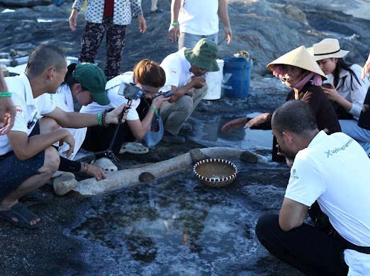 Tham quan, tìm hiểu nơi làm muối trên đá của người Sa Huỳnh cổ - ảnh 3
