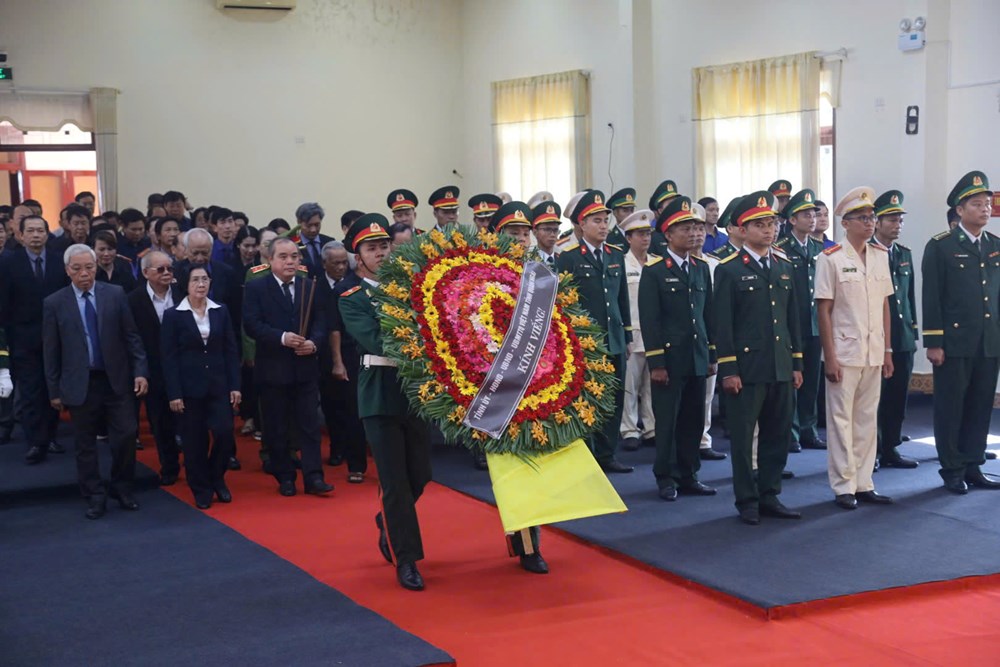 153 đoàn viếng nguyên Chủ tịch nước Trần Đức Lương tại Quảng Ngãi - ảnh 1