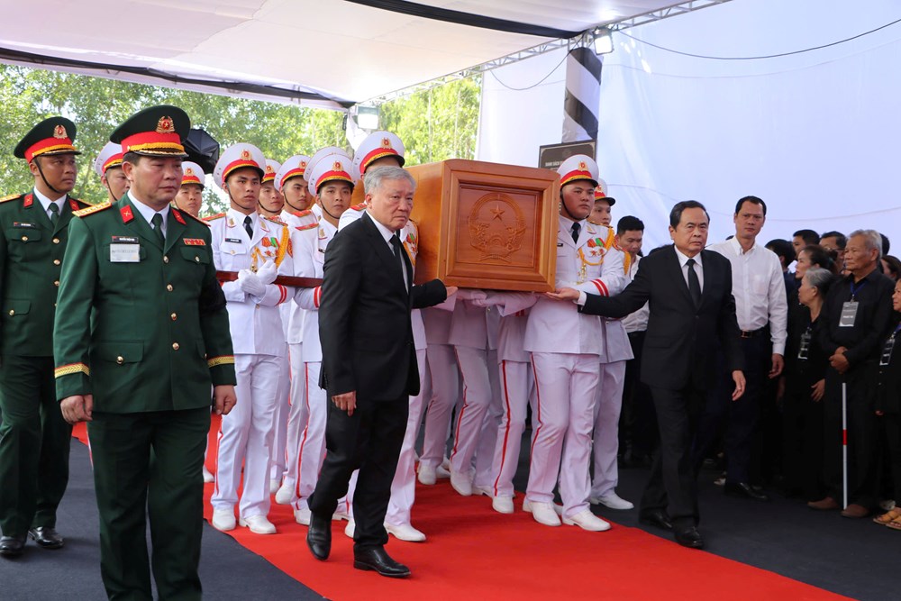 Lễ an táng nguyên Chủ tịch nước Trần Đức Lương tại quê nhà Quảng Ngãi - ảnh 3