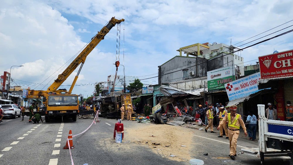 Ban ATGT tỉnh Quảng Ngãi thăm hỏi, động viên các nạn nhân trong vụ tai nạn - ảnh 3