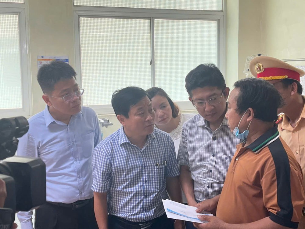 Ban ATGT tỉnh Quảng Ngãi thăm hỏi, động viên các nạn nhân trong vụ tai nạn - ảnh 1