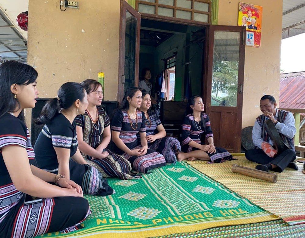 Tâm huyết với truyền thống văn hóa dân tộc Hrê - ảnh 3
