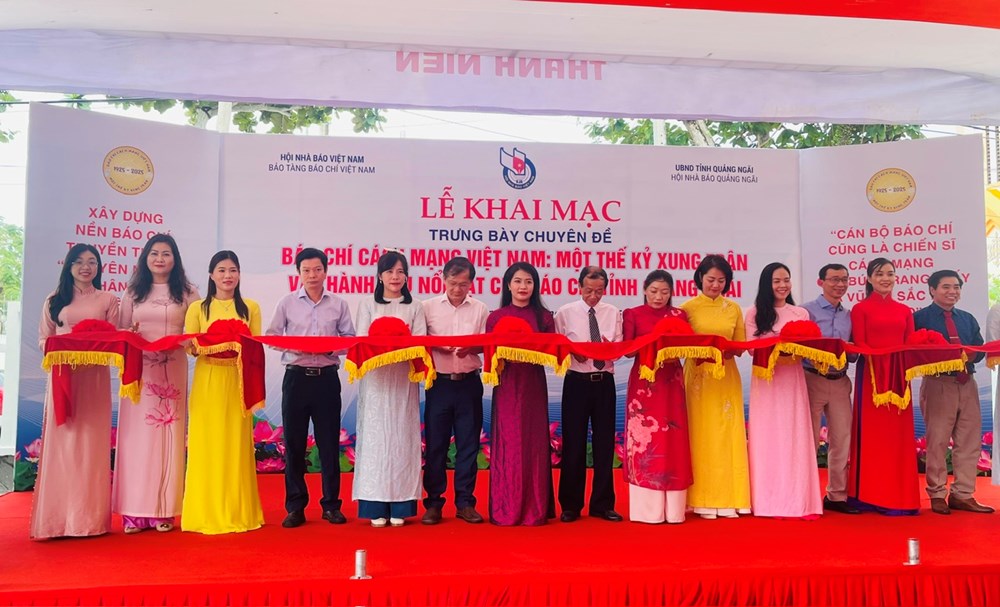 Khai mạc Trưng bày chuyên đề 100 năm báo chí cách mạng Việt Nam