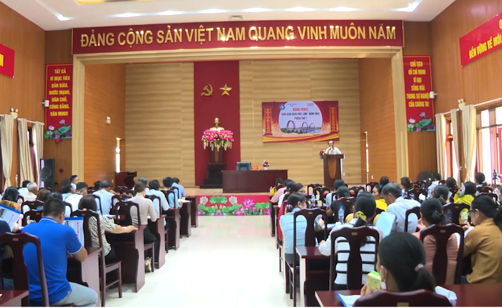 Lý Sơn chú trọng công tác đào tạo, định hướng nghề nghiệp - ảnh 1