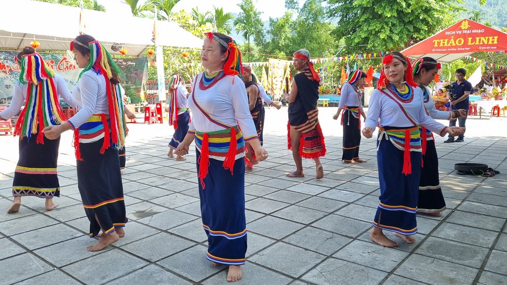 Độc đáo di sản văn hóa phi vật thể múa Cà đáo và Tết Ngã rạ của người Co - ảnh 1