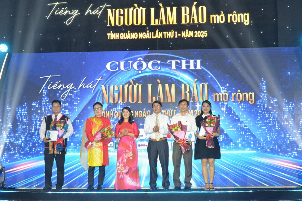 Cuộc thi Tiếng hát người làm báo Quảng Ngãi mở rộng - ảnh 4