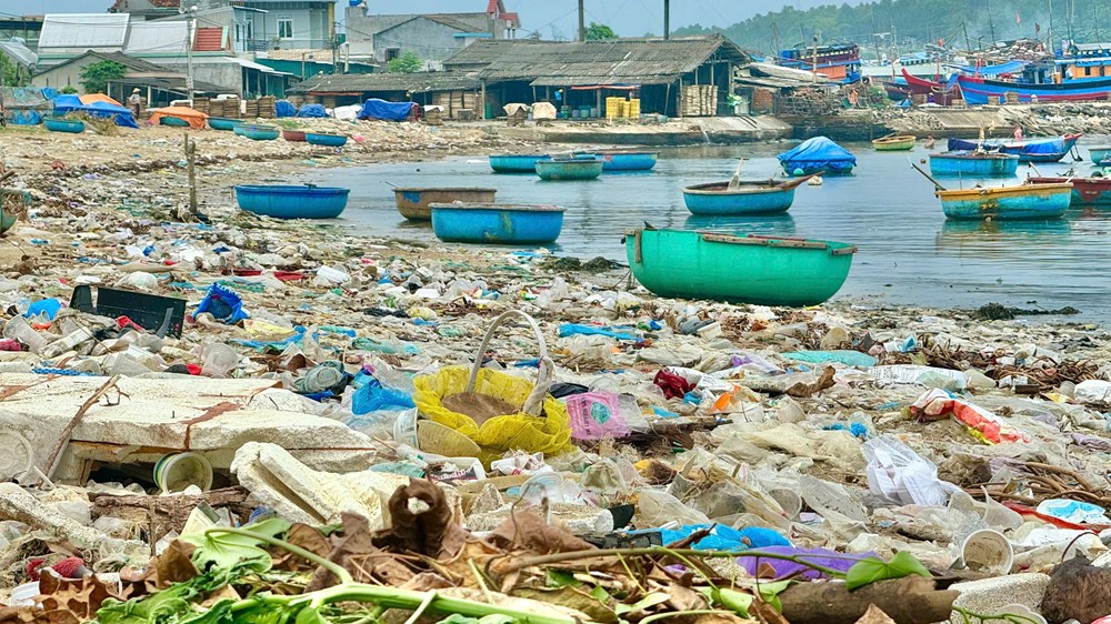 Rác thải nhựa, nỗi ám ảnh của người dân ven biển - ảnh 5